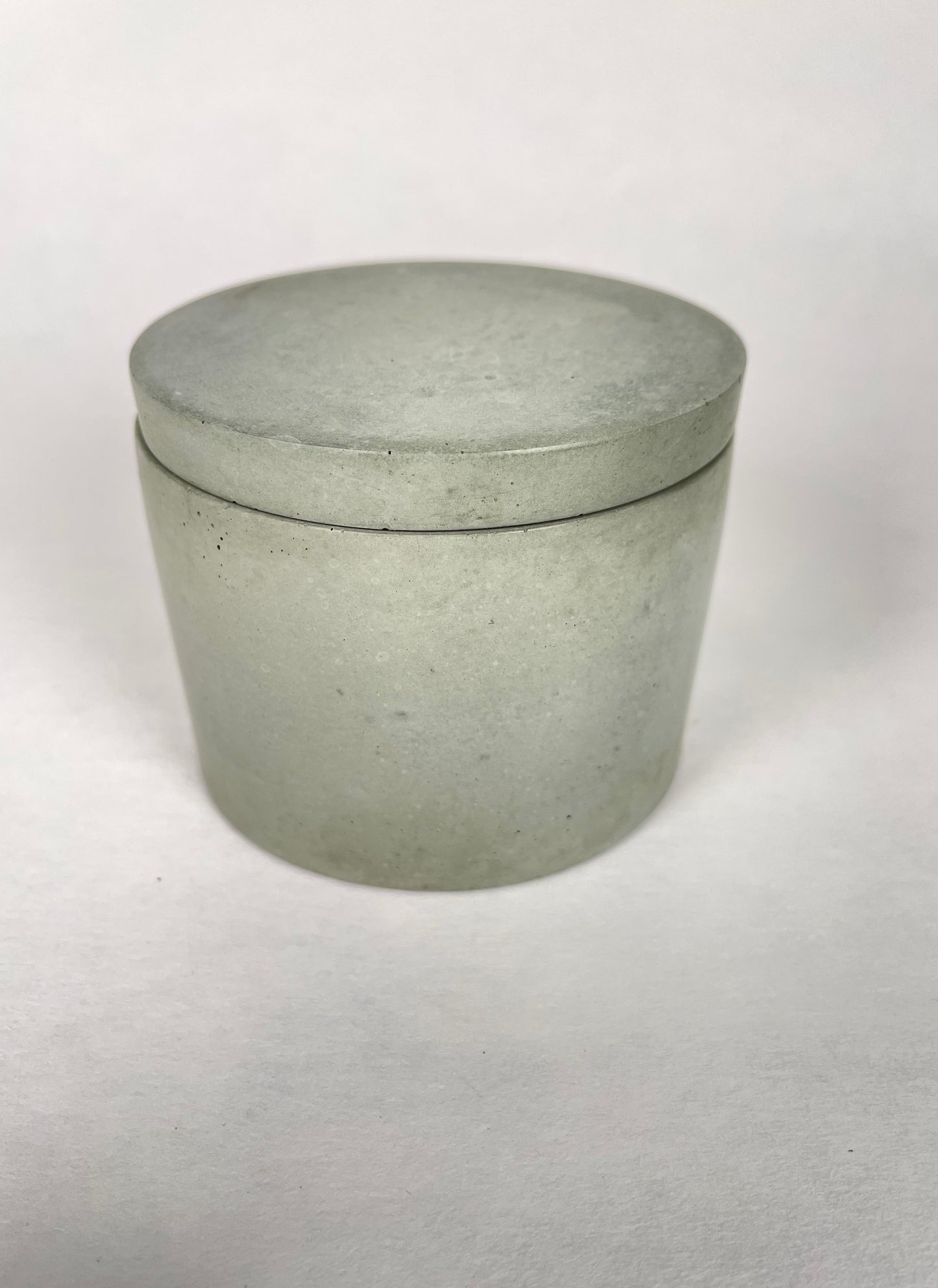 Flingsalt | Concrete container with lid