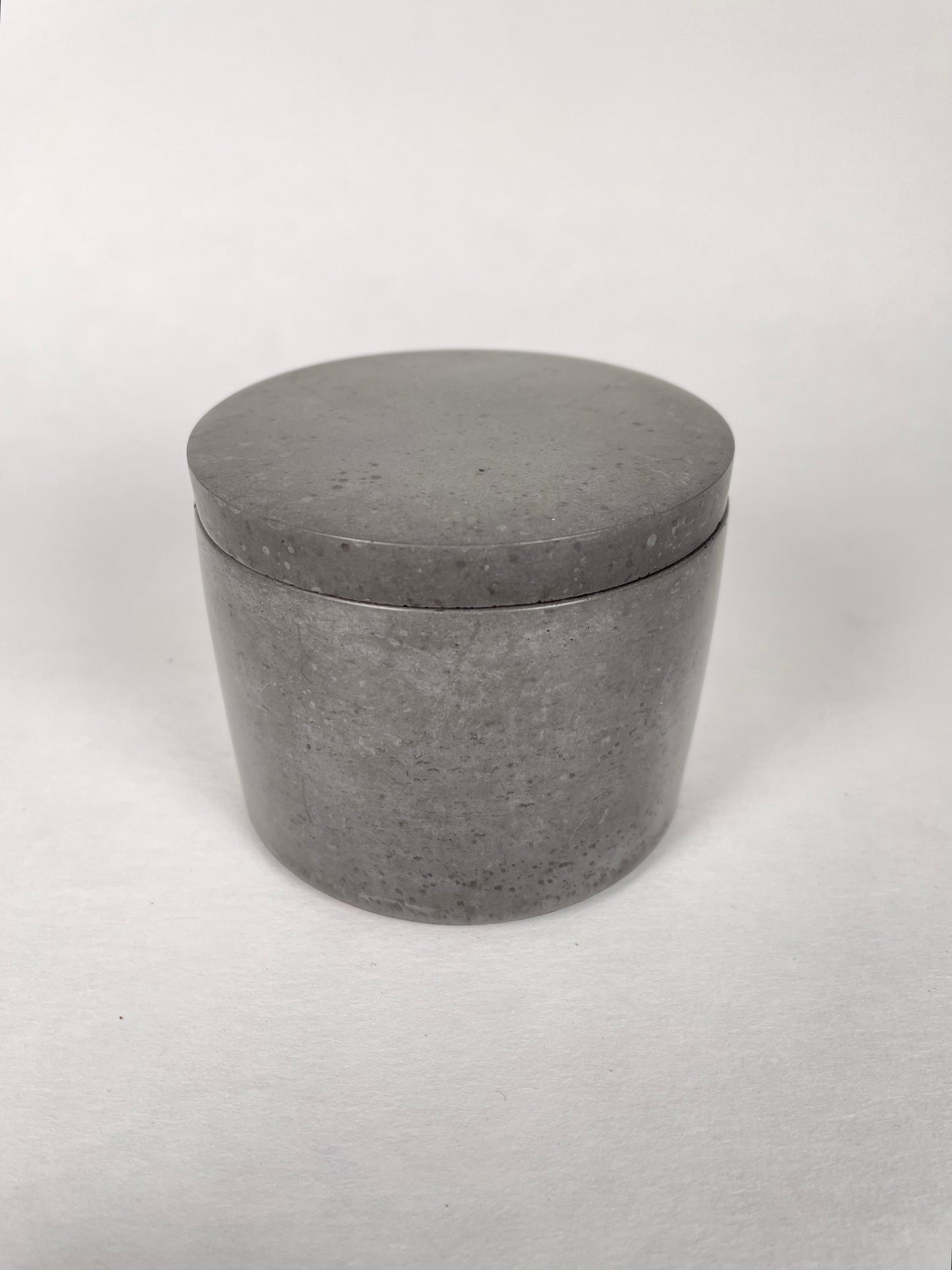 Flingsalt | Concrete container with lid