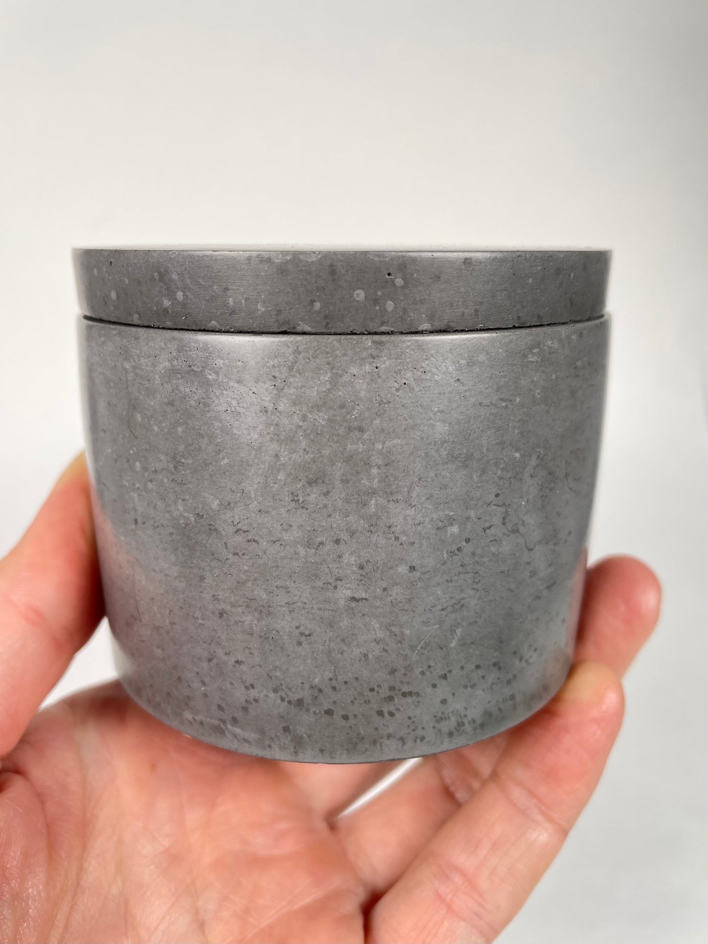 Flingsalt | Concrete container with lid
