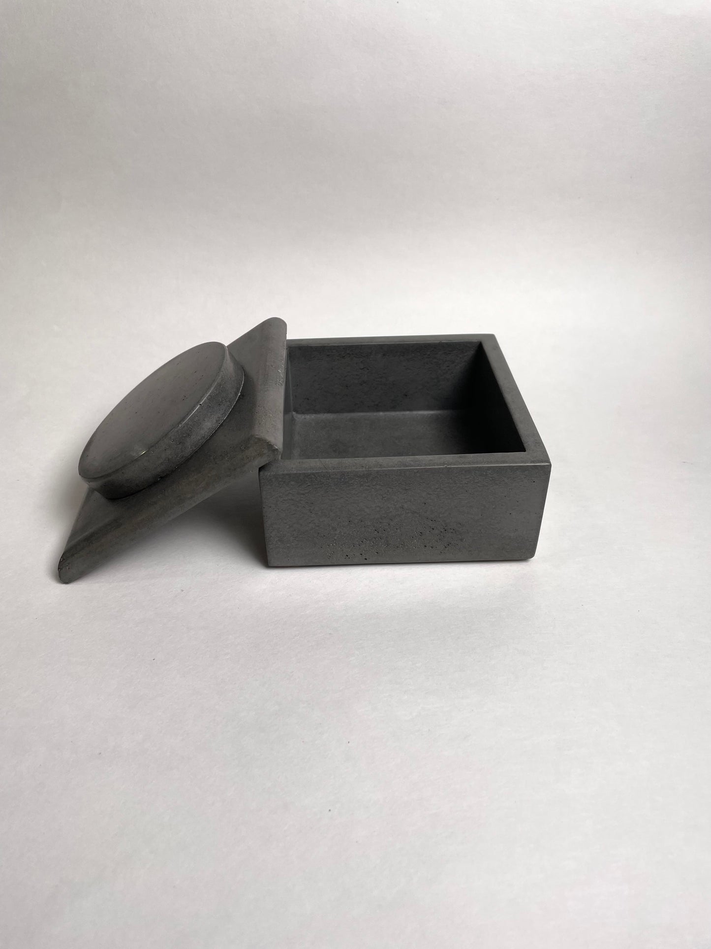 NEW Hålla | Concrete Container