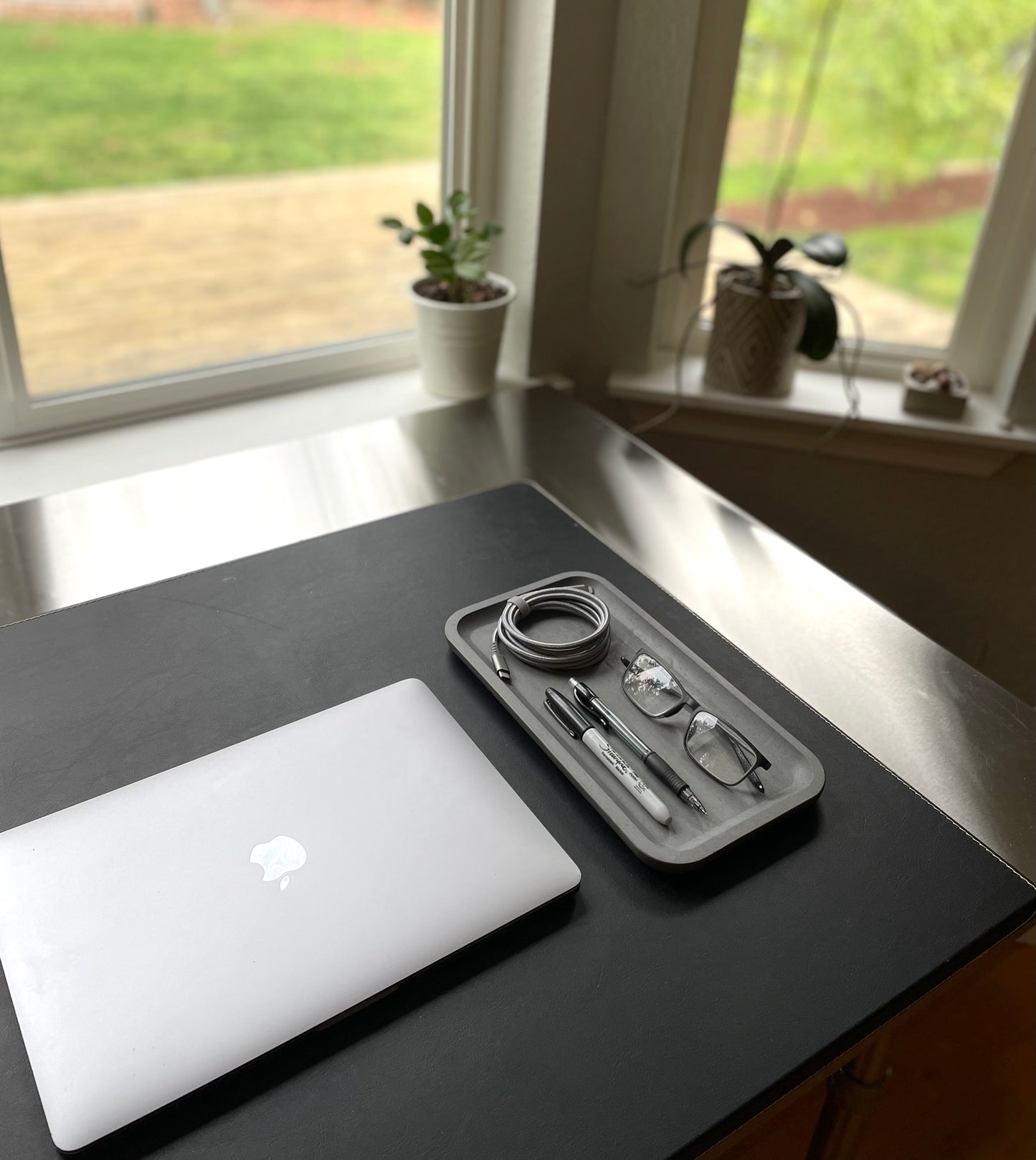 Servera | 11'' Concrete serving tray