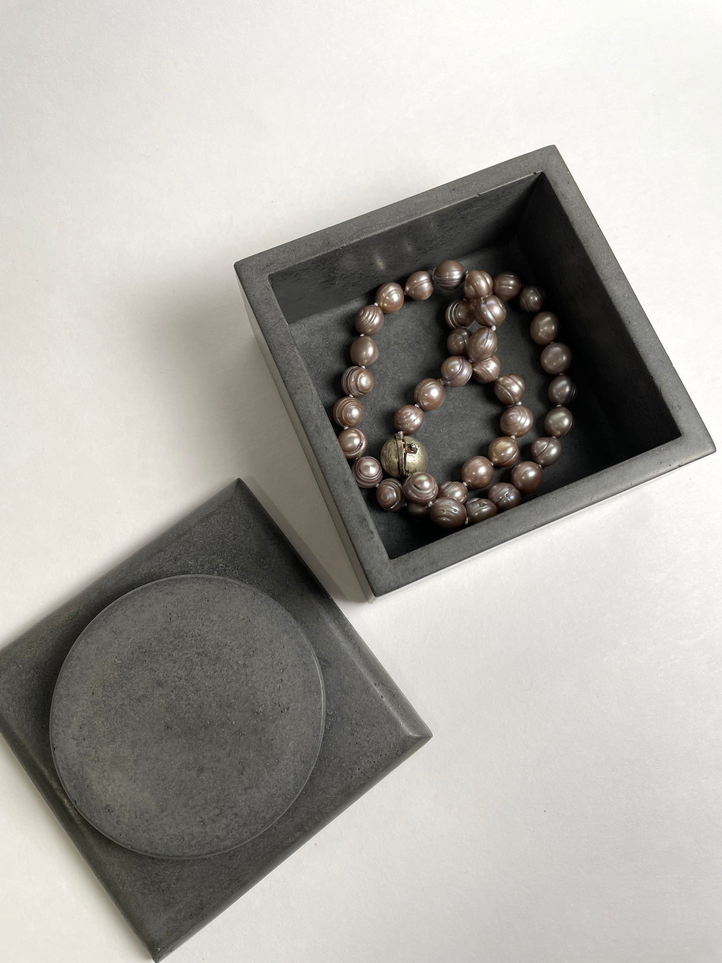 NEW Hålla | Concrete Container