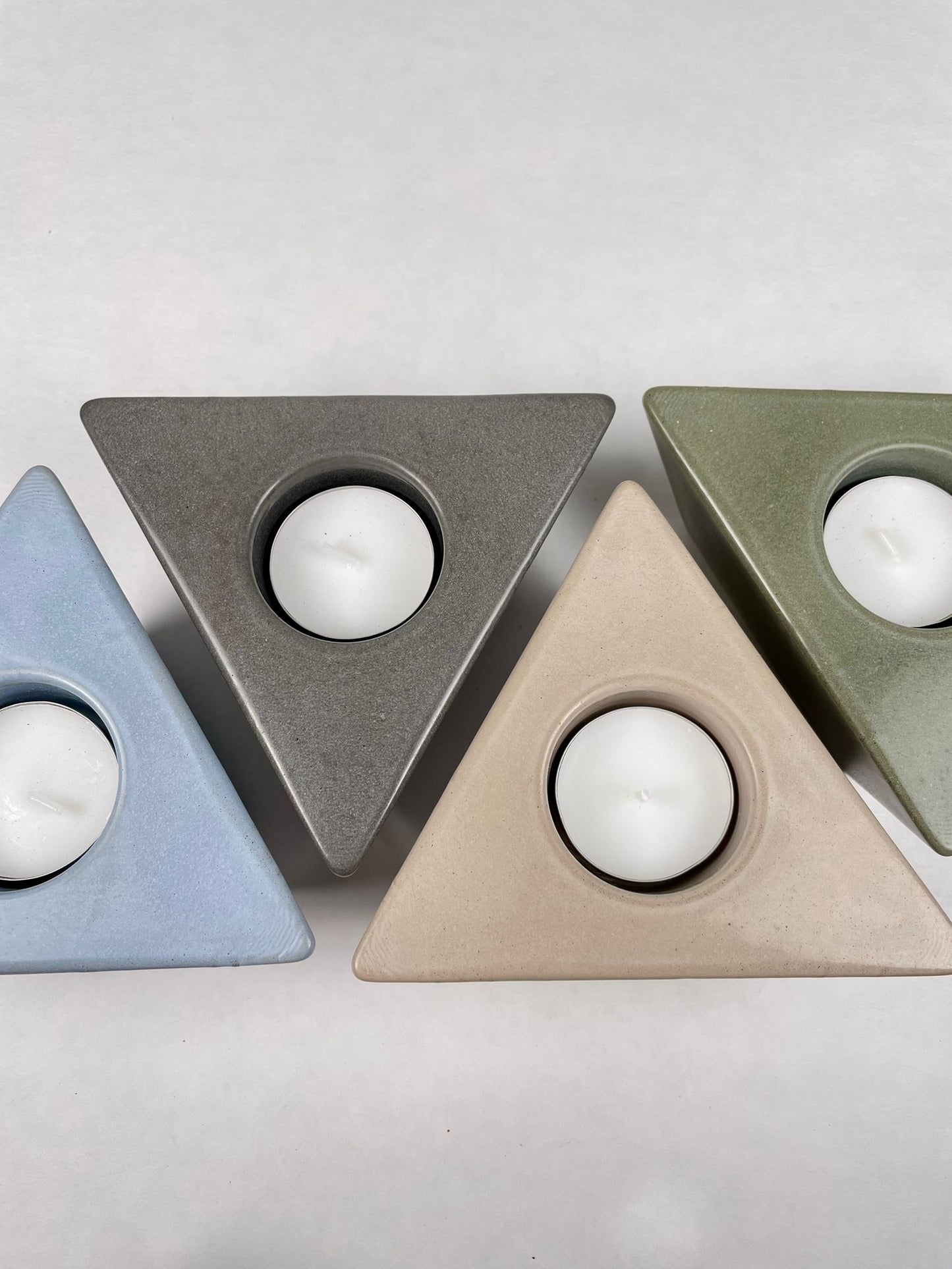 Lysa | Concrete triangular Tea-light holder