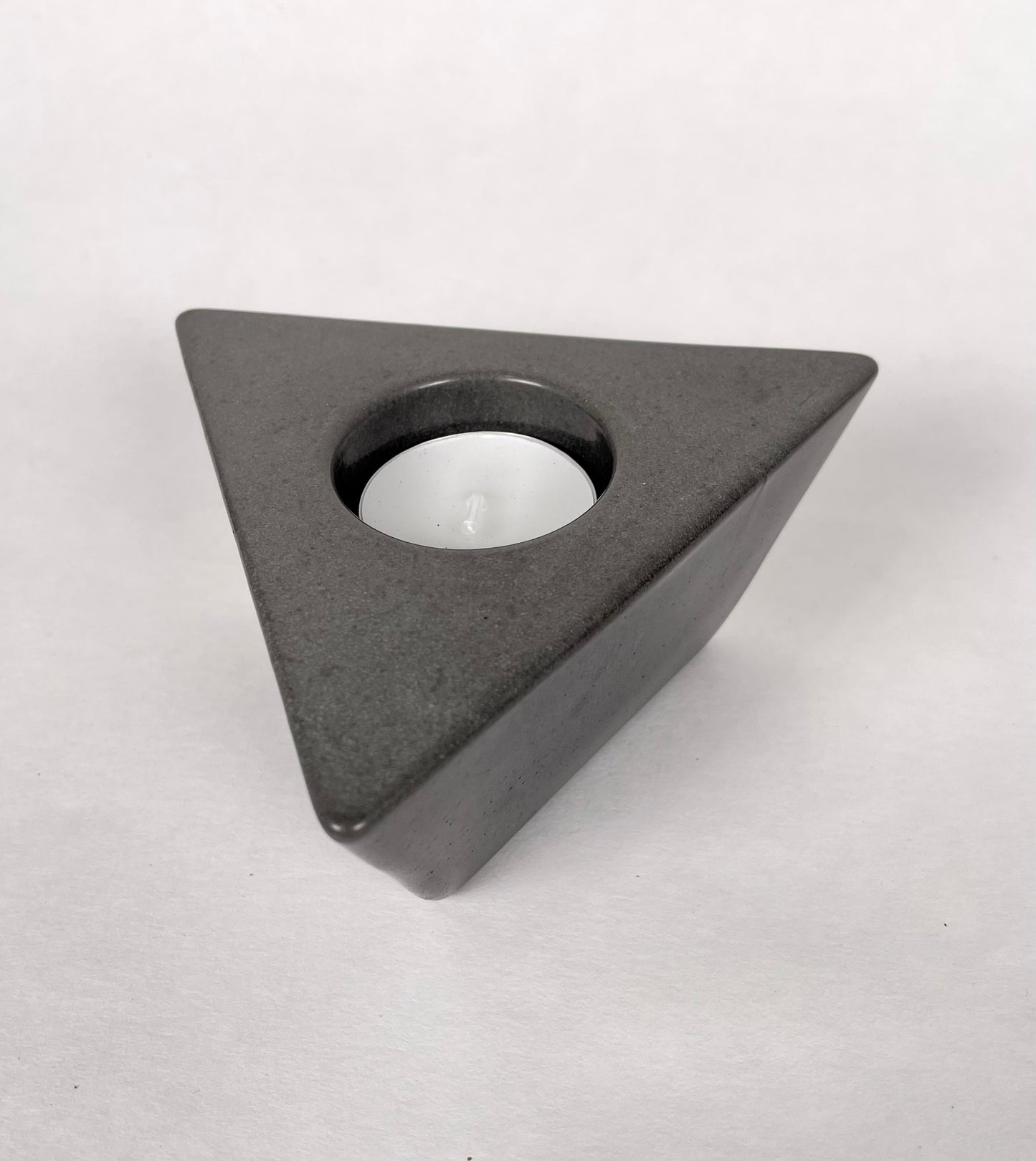 Lysa | Concrete triangular Tea-light holder