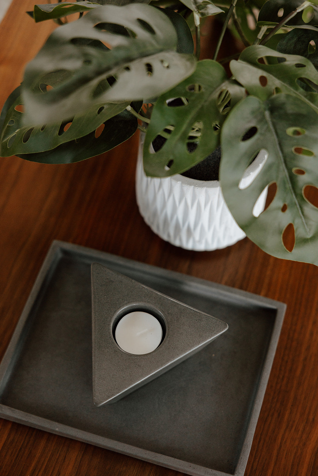 Lysa | Concrete triangular Tea-light holder